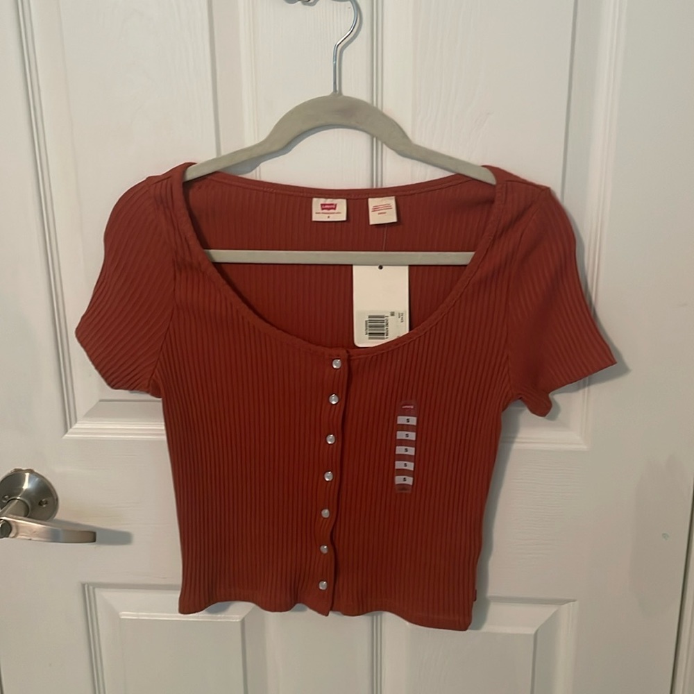 Levi’s Crop top tee
